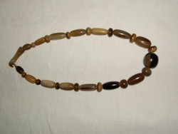 Collier en corne de z�bu