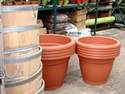 Pots plastiques, 1/2 tonneaux...